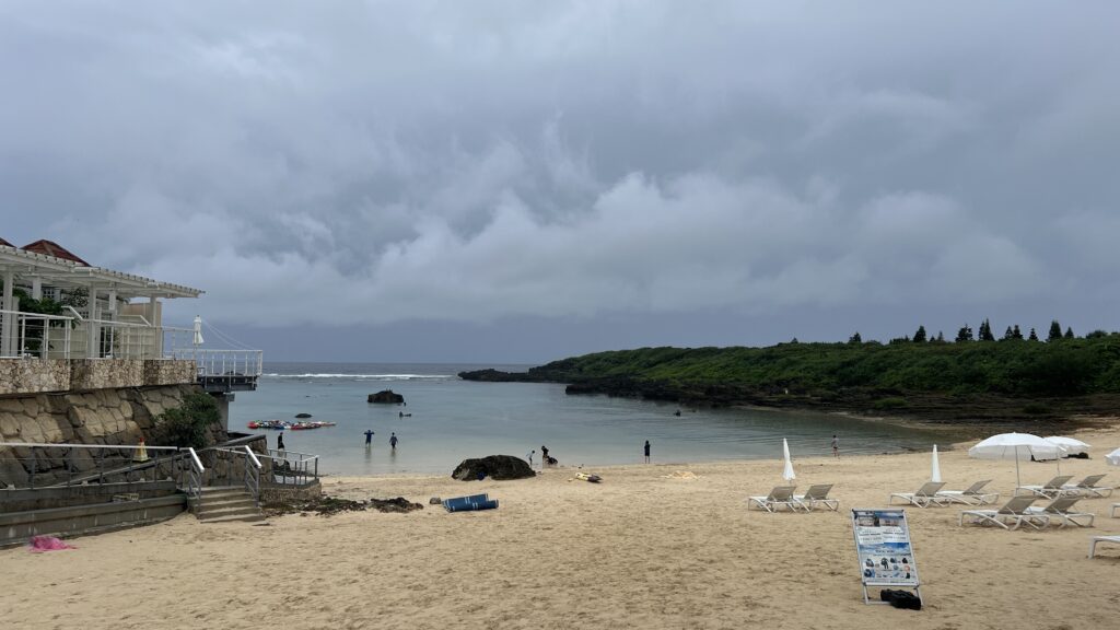 曇り空のシギラビーチ