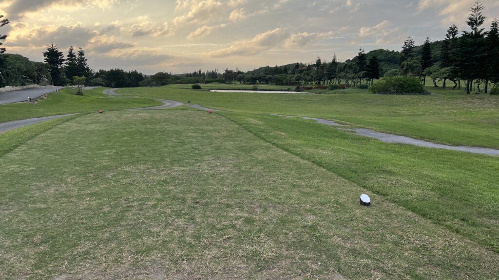 シギラベイカントリークラブ_13番ホール（Par3・池越え） 135ヤード